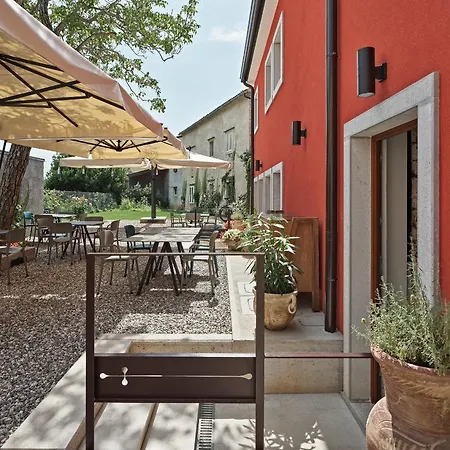 Crocevia - Carsica Contemporanea Pensión Trieste